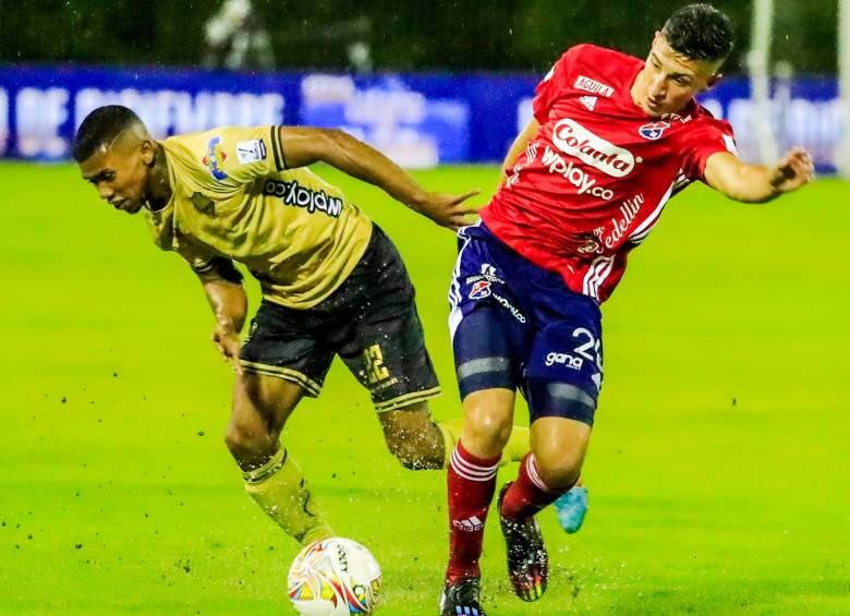 Águilas ajustó nueve puntos con su triunfo frente al Medellín, que está obligado a tomar revancha en el Atanasio, en la cuarta fecha de esta fase, mañana. FOTO JAIME PÉREZ.
