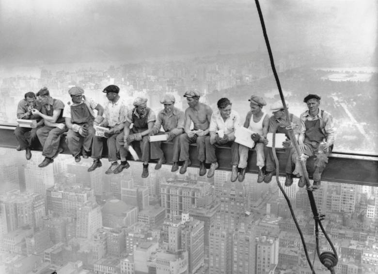 1932 es el año en el que fue tomada la foto original en el piso 69 del Rockefeller Center. FOTO Getty