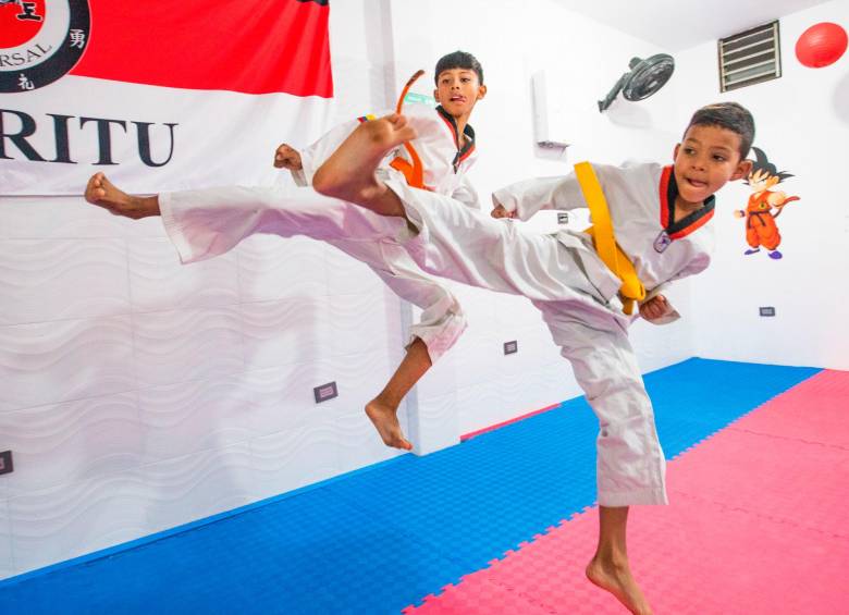 Juan Diego y Yéiner quieren salir adelante con el taekwondo, darle más oros al país y algún día poder lograr un cupo a los Juegos Olímpicos. Hoy necesitan patrocinadores. FOTO esneyder gutiérrez