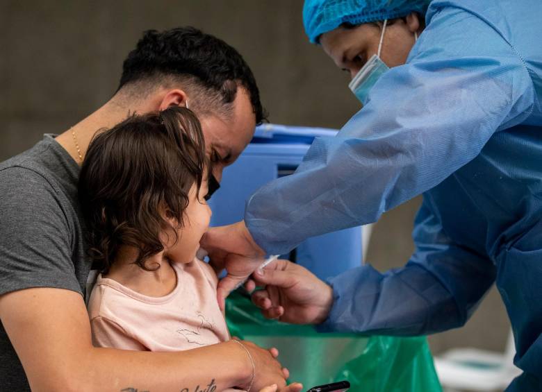 Solo el 43,5% de la población infantil tiene el esquema completo de vacunación contra la covid-19 en el país. FOTO: ANDRÉS CAMILO SUÁREZ