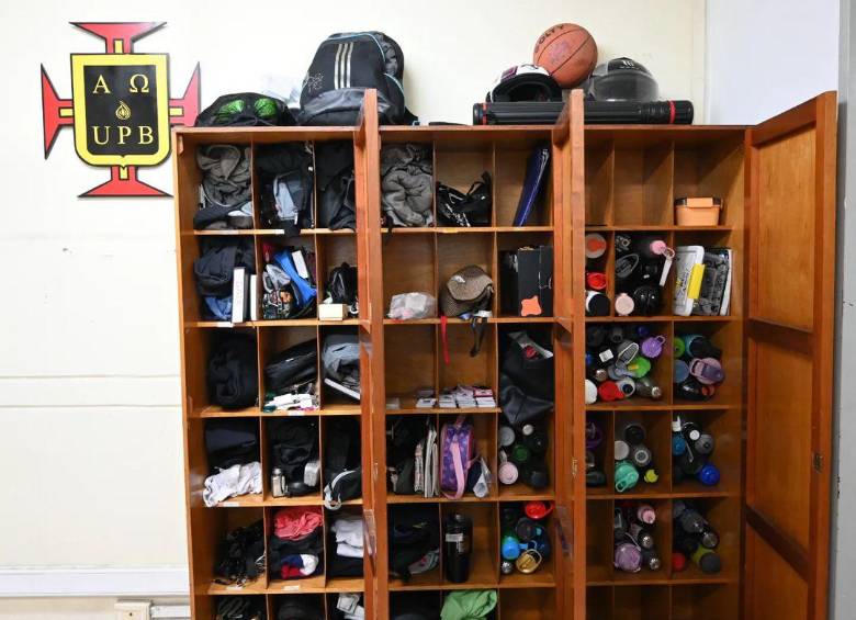 La oficina de objetos perdidos está llena en UPB. FOTO: Instagram