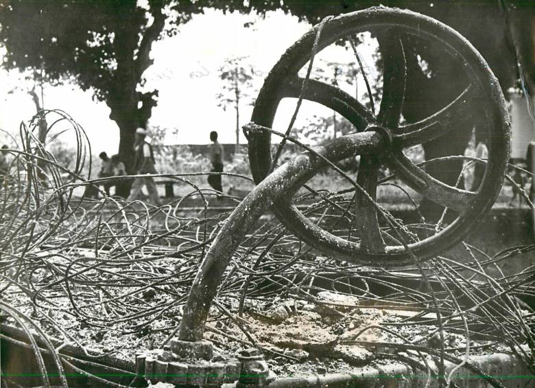 Los vagones quedaron reducidos a cenizas tras los días que duró el incendio. Los cuerpos de las víctimas fueron rescatados el jueves 9 de marzo de 1972. FOTO: Hervásquez