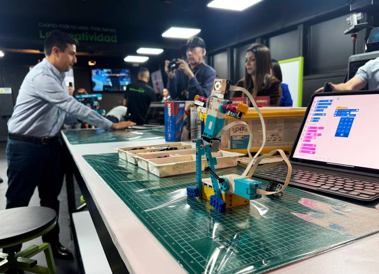Fedulab está ubicado en el Bloque 9 de Ciudad Universitaria y reúne equipos de fabricación digital, robótica y simulación para el diseño de recursos didácticos. FOTO cortesía UdeA