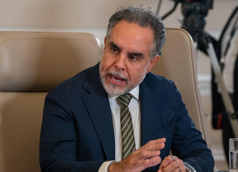 El ministro del Interior, Armando Benedetti, dio cifras sobre los precandidatos a la Presidencia y al Congreso que estarían bajo protección de la UNP en el territorio nacional. FOTO: Presidencia