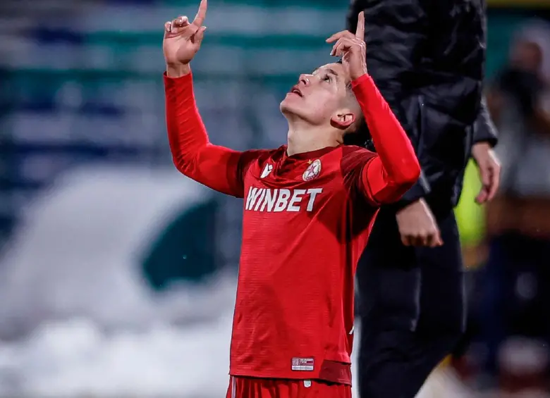 Alejandro Piedrahíta tras su primera anotación en el fútbol de Bulgaria. FOTO @CSKA_Sofia