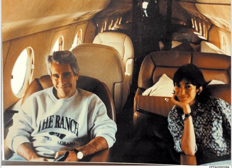 Jeffrey Epstein y Ghislaine Maxwell a bordo de un jet en una imagen de archivo; Maxwell comparecerá ante el Congreso de EE. UU. a puerta cerrada. Foto: AFP / Departamento de Justicia de EE. UU.