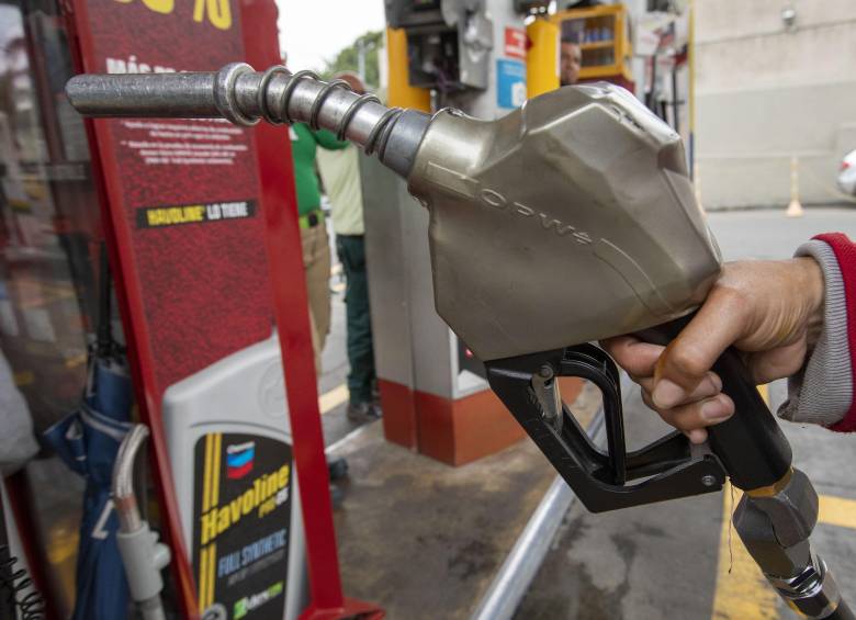 Según la Contraloría, entre el 4% y el 12% de la demanda nacional de gasolina podría estar vinculada a actividades ilícitas, en especial al narcotráfico. Foto: Edwin Bustamante