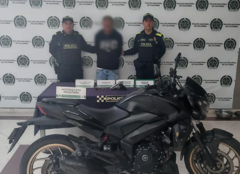 Hombre capturado por el homicidio del albanés en El Poblado. FOTO: POLICÍA MEVAL