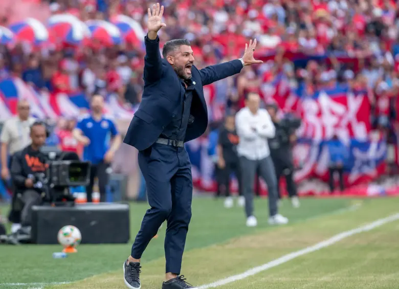 Javier Gandolfi ayer durante el clásico. FOTO: Juan Antonio Sánchez