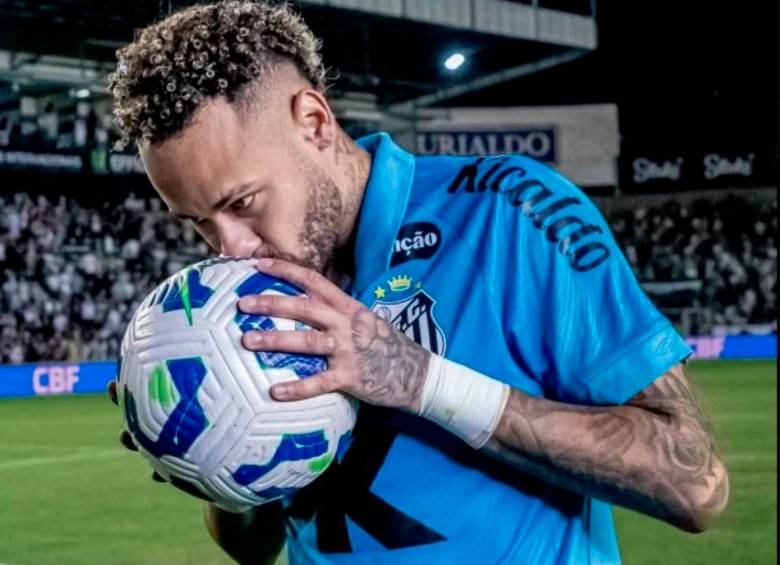 Neymar marcó triplete con Santos y llegó a 150 goles con el club de sus amores. FOTO TOMADA X@SantosFC