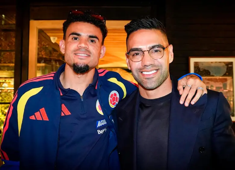 Falcao García junto a Luis Díaz, el referente actual de la Selección Colombia. FOTO: INSTAGRAM FEDERACIÓN