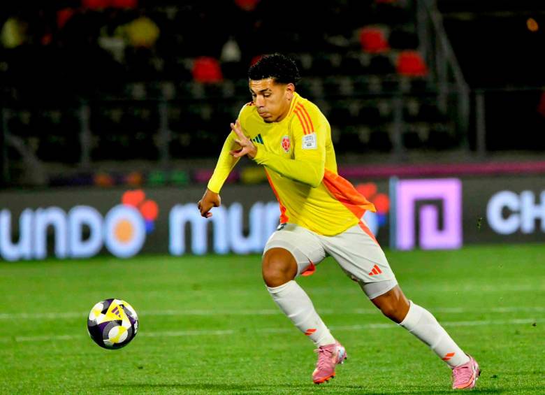 Colombia con tres puntos por su victoria 1-0 ante Arabia Saudita es líder del Grupo F, el delantero antioqueño Emilio Aristizábal fue titular en el debut de la Tricolor. FOTO CORTESÍA FCF 