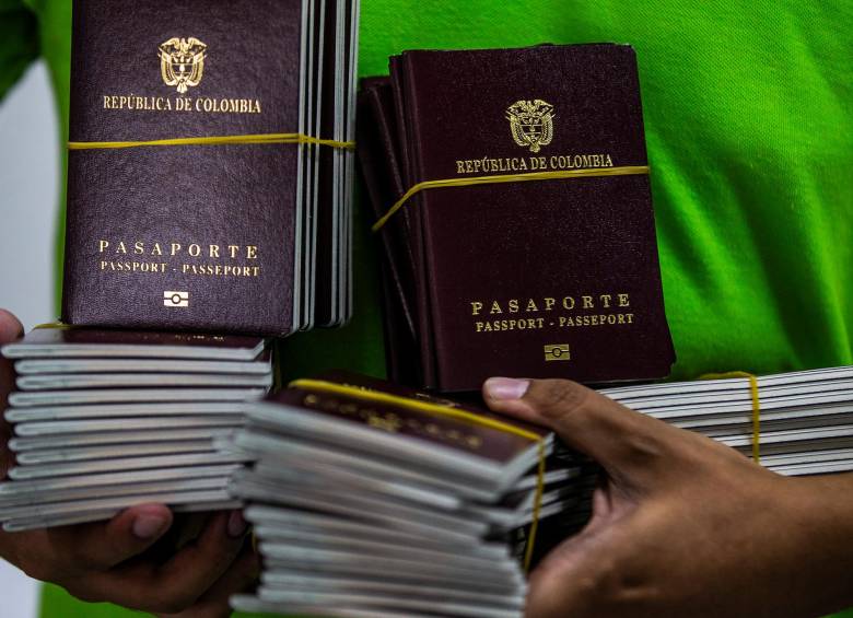 El pasaporte le permite a los colombianos visitar 90 destinos internacionales sin necesidad de visa. FOTO JULIO CÉSAR HERRERA