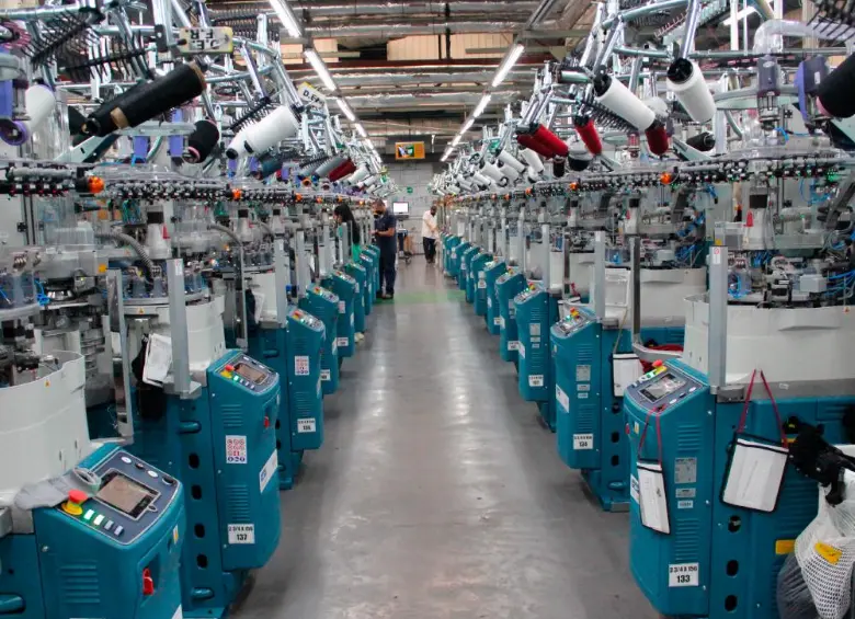 Expertos advierten que la medida podría afectar la inversión y la competitividad del país. FOTO COLPRENSA. 