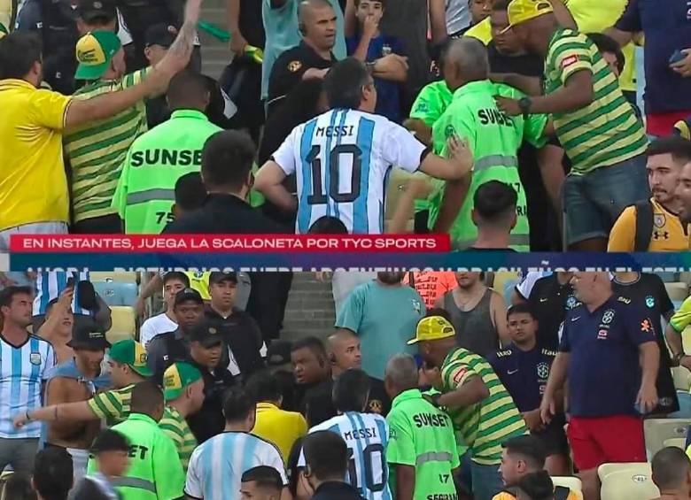 Partido entre Brasil y Argentina se demora por peleas entre hinchas de ambas selecciones. FOTO CAPTURA DE PANTALLA
