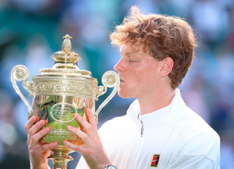  Jannik Sinner ya suma cuatro títulos de Grand Slam. En Wimbledon maravilló con su tenis y tuvo la recompensa. FOTO X-WIMBLEDON