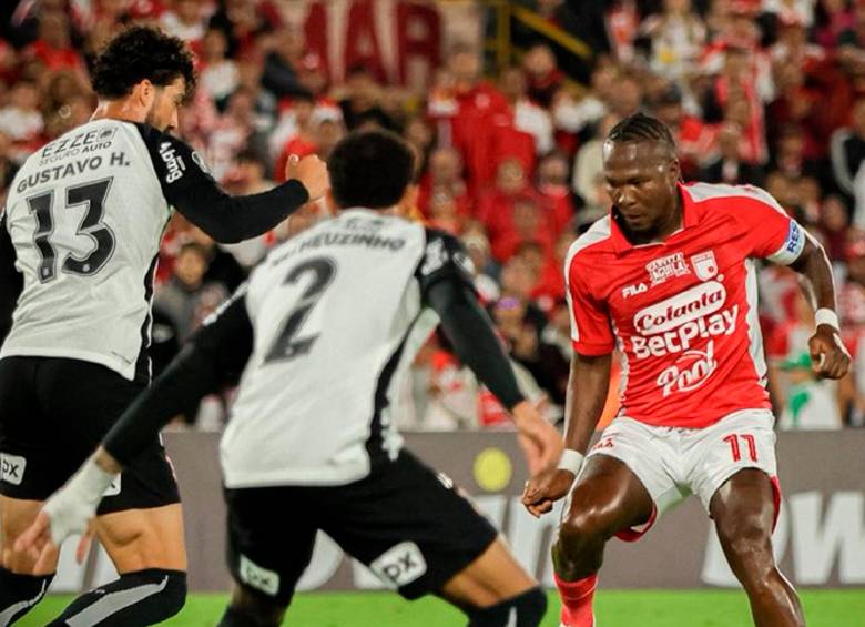 Rodallega, figura de Santa Fe en el duelo contra Corinthians. FOTO X-SANTA FE