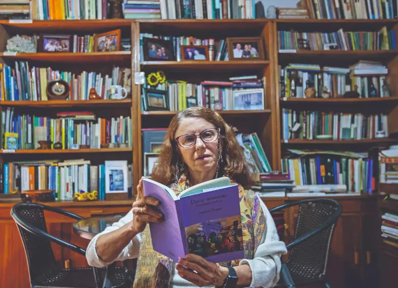 Lucía Donadío es la directora de Sílaba, una de las editoriales independientes de mayor trayectoria en Medellín. FOTO: Julio Herrera