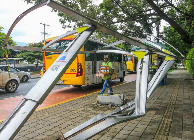 Pese al incremento en el flujo de ingresos del distrito, en varios puntos de la ciudad la plata no llega al mobiliario urbano. FOTO Esneyder Gutiérrez Cardona