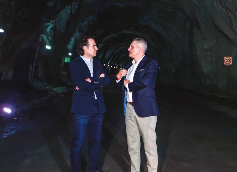 El alcalde de Medellín, Federico Gutiérrez, y el gobernador, Andrés Julián Rendón, hicieron un frente al gobierno Petro en la región. FOTO Manuel Saldarriaga