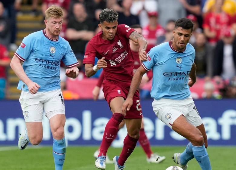 Luis Díaz jugó 98 minutos ante el Manchester City en la final de la Community Shield. FOTO: EFE. 