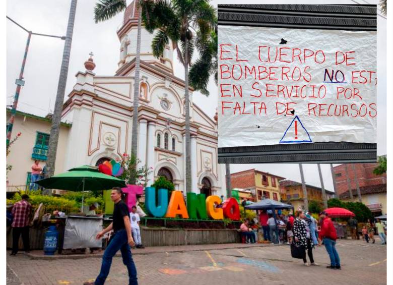 En la estación de bomberos hay un letrero que anuncia que no están prestando el servicio. Foto: Camilo Suárez y cortesía. 