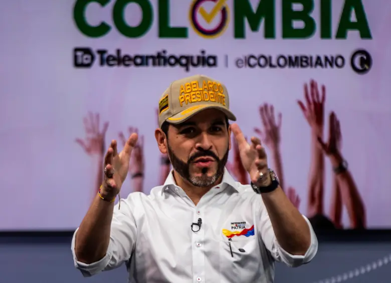 La refinanciación de la deuda pública figura entre las principales propuestas económicas anunciadas por Abelardo de la Espriella. FOTO JULIO CÉSAR HERRERA.