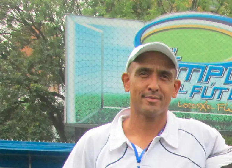 En la imagen aparece León Atehortúa, quien estaba dedicado a la formación de nuevos talentos. FOTO JENNIFER VILLAFAÑE