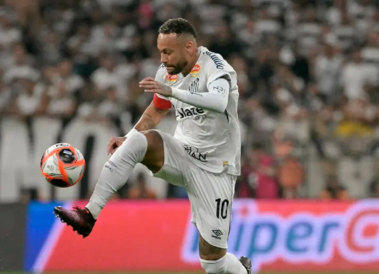 Neymar, de 34 años de edad, se esfuerza por ser convocado a la selección de Brasil para jugar el Mundial de Norteamérica-2026. FOTO AFP