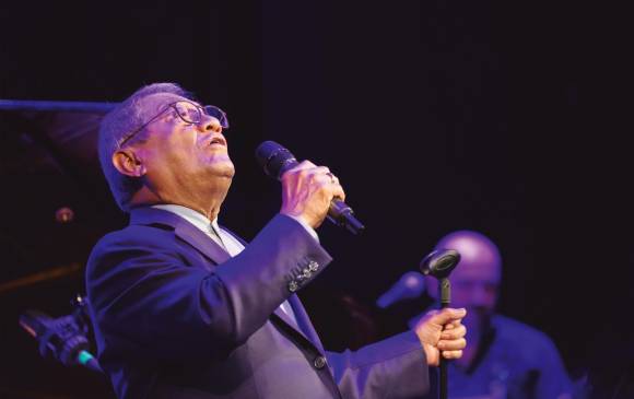 Pese a que los síntomas de la covid estaban pasando, la afectación en sus riñones muy fatal para el músico mexicano. FOTO EFE