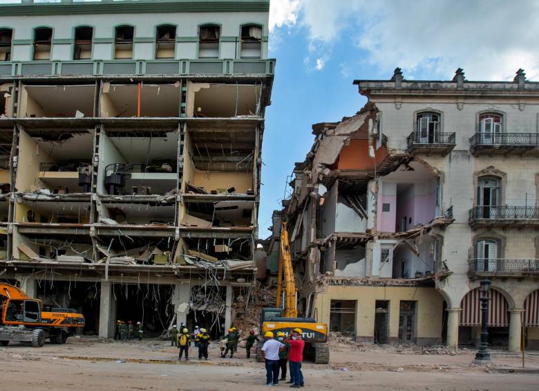 dVista general de las labores de rescate en el destruido hotel Saratoga, que continúan hoy, en La Habana (Cuba). FOTO Efe
