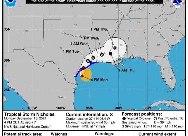 El huracán Nicholas ya toca tierra y amenaza Texas