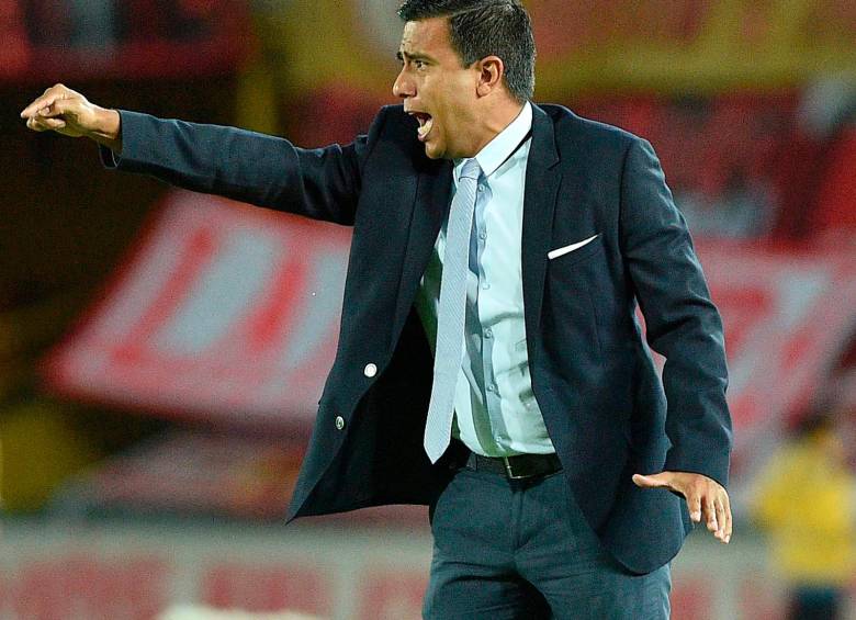 César Farías, nuevo técnico de Águilas. FOTO AFP