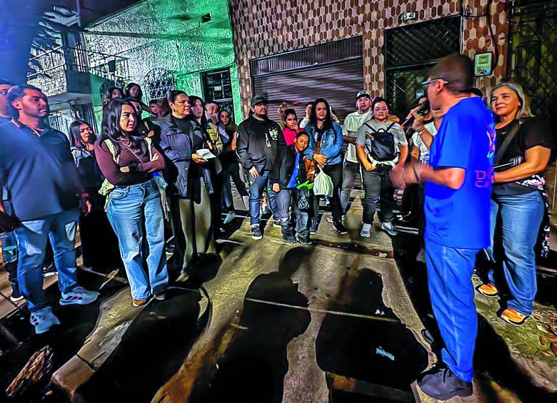 Por Halloween, la Corporación Distrito Candelaria organizó dos recorridos nocturnos por las casas “embrujadas” del barrio Prado. FOTO Álvaro guerrero