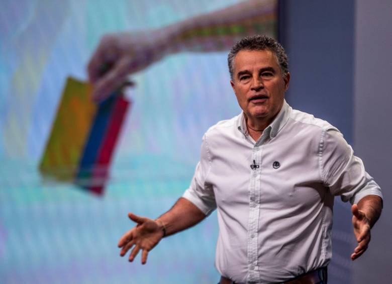 El exgobernador Aníbal Gaviria aseguró que en una eventual gestión suya se reconstruirá el sistema de salud que “este gobierno, pretendiendo mejorarlo, destruyó”. FOTO: Julio Herrera