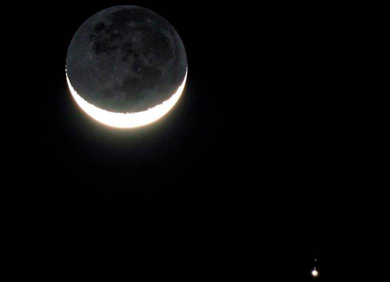 Imagen de referencia de cómo se puede ver el “Beso Celestial”. FOTO Tomada de Twitter