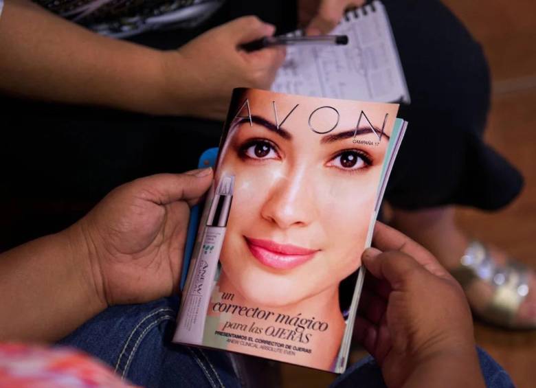 Según la Asociación Colombiana de Venta Directa (Acovedi), hay aproximadamente 2.132.769 vendedores independientes en el país, de los cuales el 87% son mujeres. FOTO: Tomada de La República.