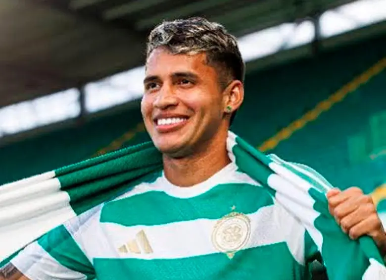 Camilo Durán hizo su debut con el Celtic de Escocia. FOTO @CelticFC