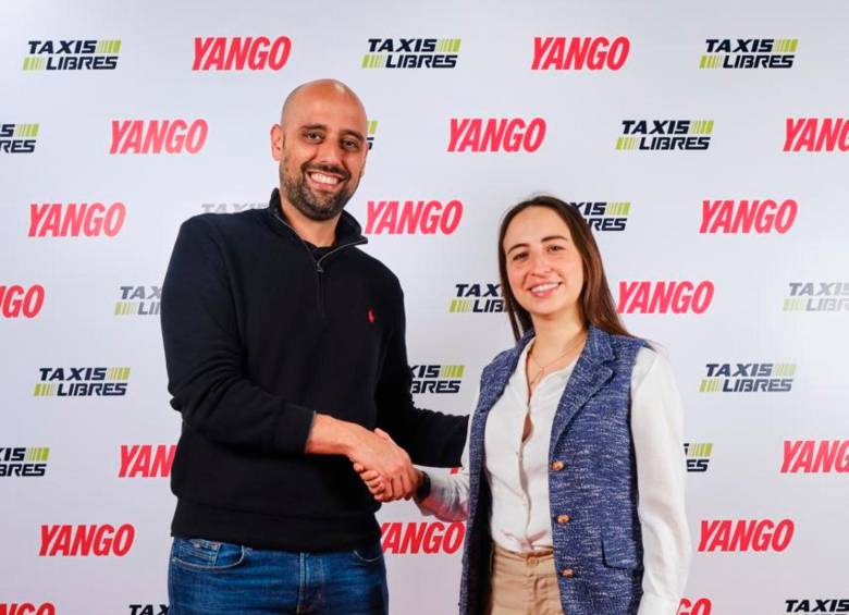 Mark Bitton, gerente de Yango en Colombia (izq.) y Stefania Hernández, gerente de Taxis Libres. FOTO CORTESÍA YANGO