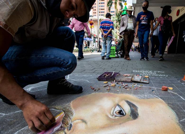 Fernando Tiza realizando uno de sus trabajos en el sector de Junín. FOTO Julio César Herrera 