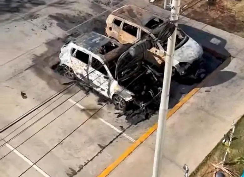 Así terminó el vehículo del árbitro venezolano Yender Herrera en el parqueadero de Maracay, la ciudad donde vive. Foto: tomada del x de @VVperiodistas_