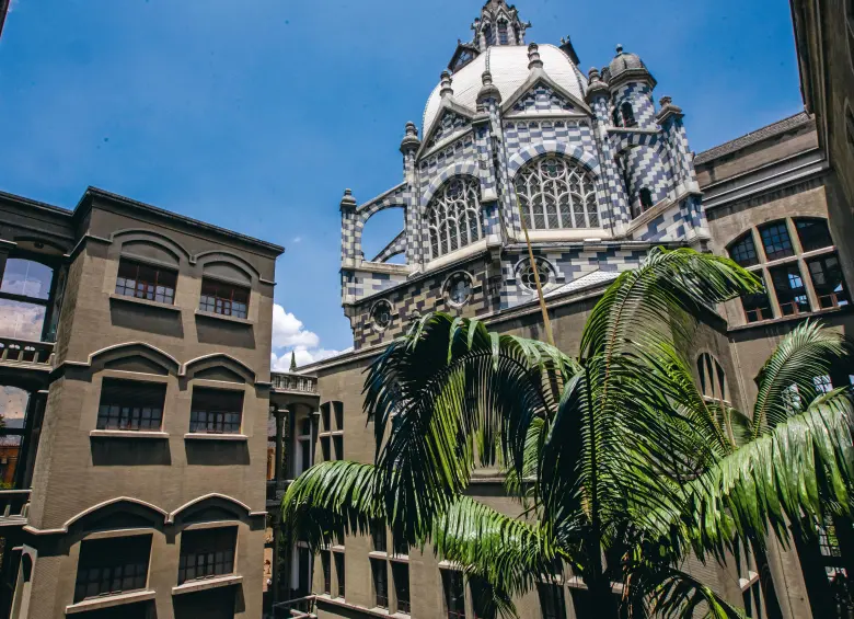 El Palacio de la Cultura queda ubicado en todo el corazón de Medellín, sobre la también distinguida Plaza Botero. FOTO JULIO CÉSAR HERRERA