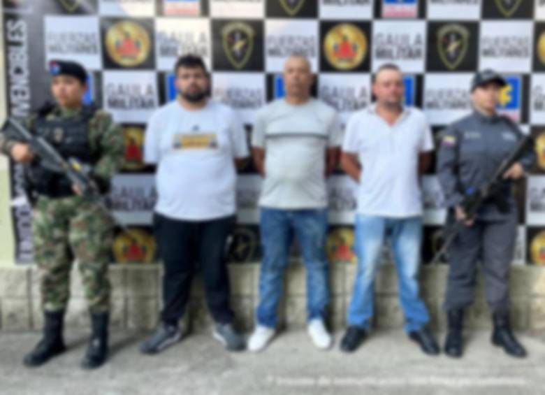 Los tres hombres fueron detenidos por el CTI y miembros del Gaula Militar. FOTO: Cortesía Fiscalía