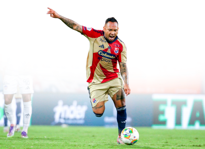 El futbolista samario Jarlan Barrera, uno de los refuerzos del Medellín para el segundo semestre del año, suma un gol. Lo anotó en el duelo contra Junior, por la fecha 12 de la Liga Betplay. FOTO Juan Antonio Sánchez 