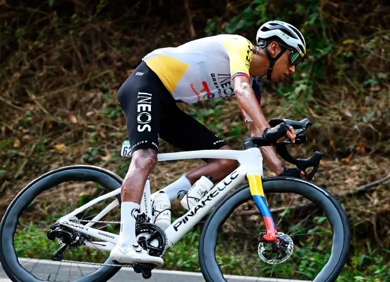 Egan Bernal, de 28 años, se mantiene en la lucha por los puestos de honor de la Vuelta a España. FOTO X-INEOS