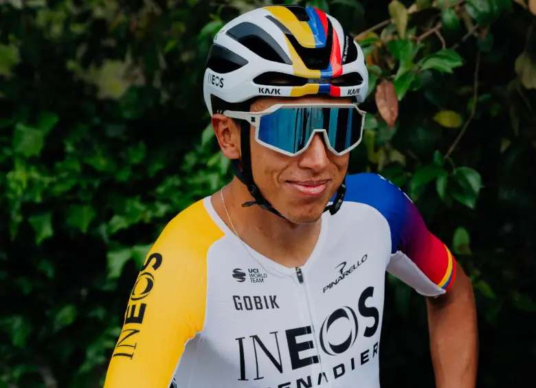 Egan, con la camisa de campeón nacional, inspirada en el recordado elenco Café de Colombia, evocará en el Giro a otras leyendas del pedalismo nacional. FOTO GETTY