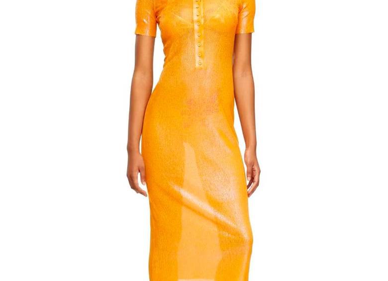 Este vestido es la prenda más costosa de la colección de Karol G X Diesel. Cuesta 4.999.900 pesos. FOTO Captura de pantalla