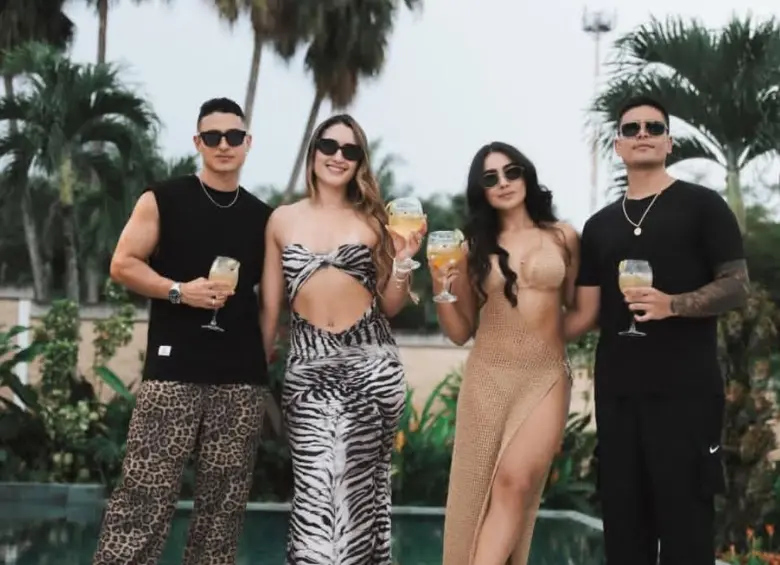La DJ Catalina Ortiz, su pareja y amigos. FOTO: Tomada de Instagram @cataortiz