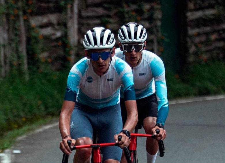 Juan Guillermo (adelante) es el actual campeón de los Juegos Departamentales (compite por Sabaneta). Con su hermano Nacho Montoya, quien fue subcampeón mundial de pista, integra una dupla ganadora en el ciclismo. FOTO CORTESÍA PESICOLO