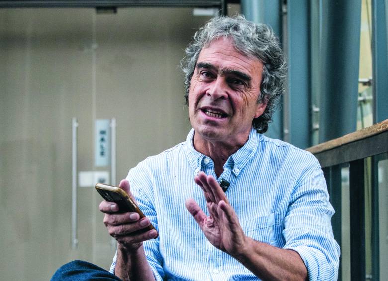 Sergio Fajardo prometió que no se volverá a lanzar como candidato a ningún puesto, sin embargo no se quiere alejar de la política. FOTO Julio César Herrera. 